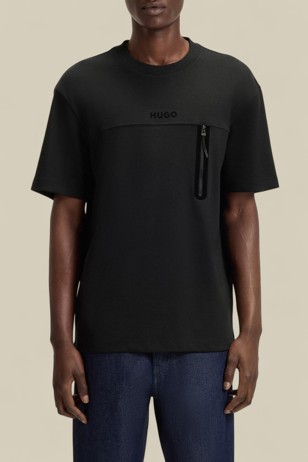 תמונת כל הלוק של חולצת טי